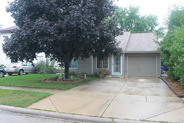 1st image of 30W140 Maplewood Ct