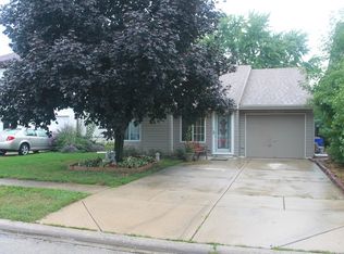 30W140 Maplewood Ct, Warrenville, IL 60555