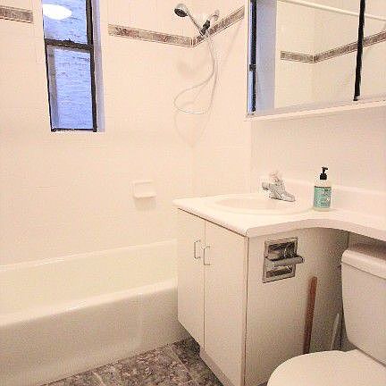 4th image of 235 E 13th St APT 5I
