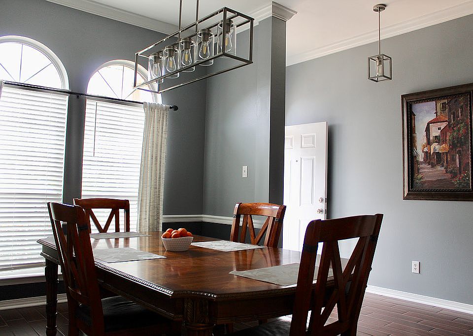  Formal Dining and Entryway