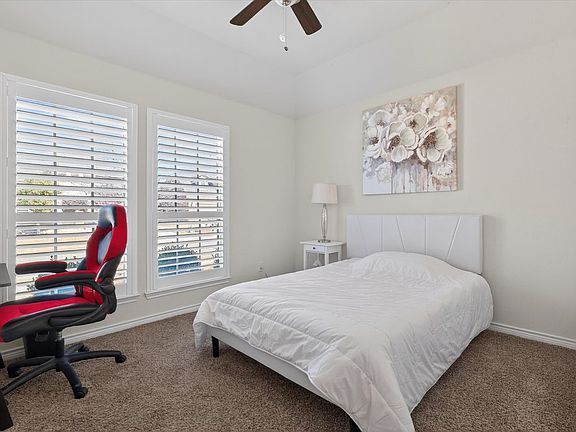4th image of 1005 Berry St