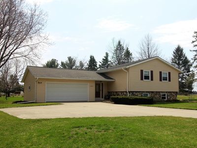 4897 Lois Ln, West Bend, WI, 53095
