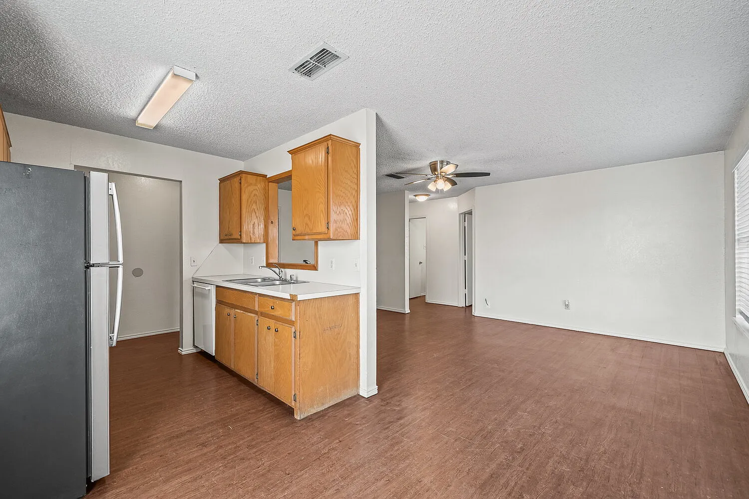 2 bed, 1.0 bath, 926 sqft, $1,100 — Photo 3