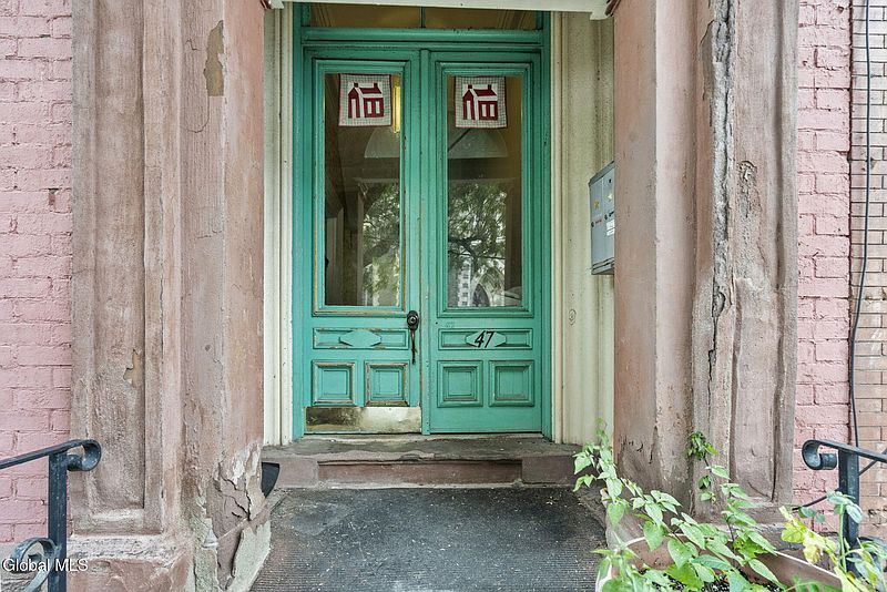 3rd image of 47 Ten Broeck Street