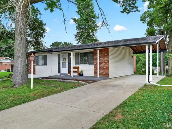 2692 McKelvey Rd, Maryland Heights, MO 63043