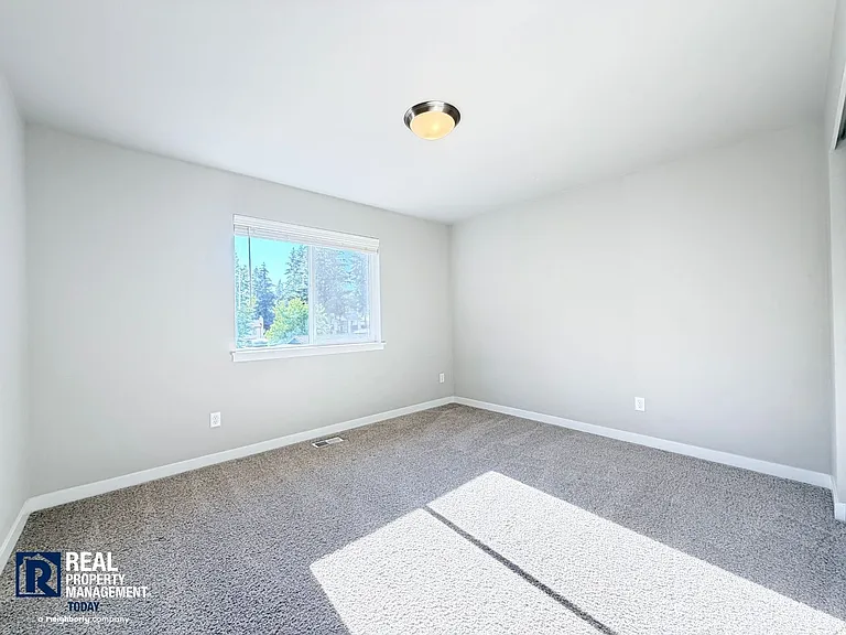 16156 8th Ave E — Photo 14