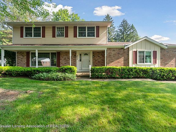 2nd image of 2932 Crestwood Dr