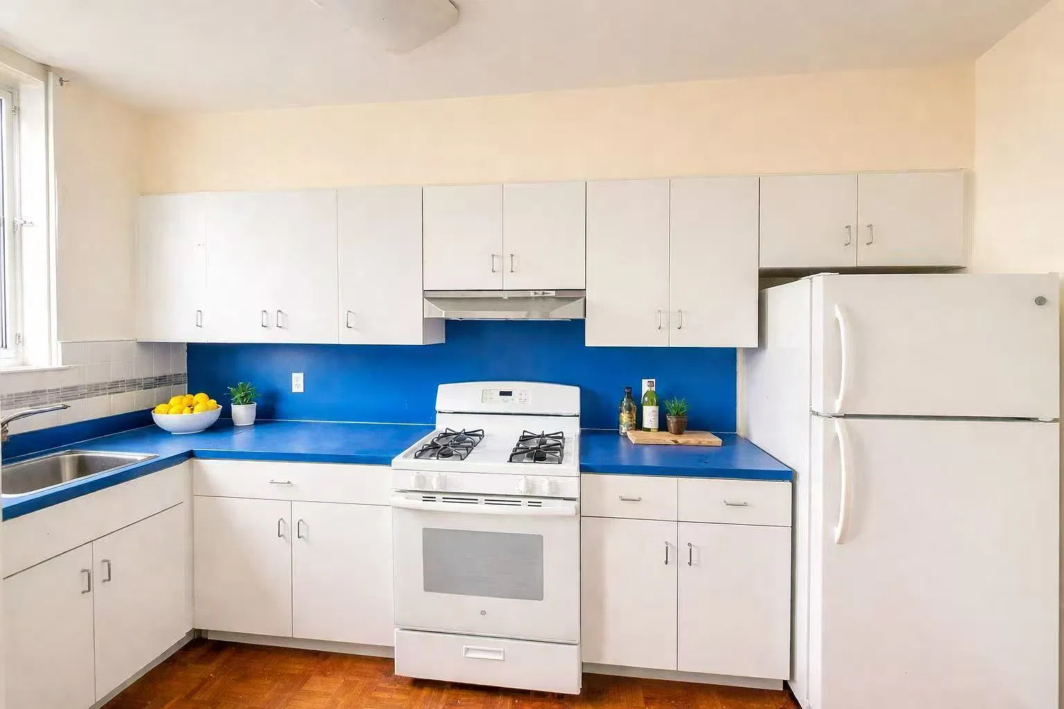 3 bed, 1100 sqft, $3,000 — Photo 2
