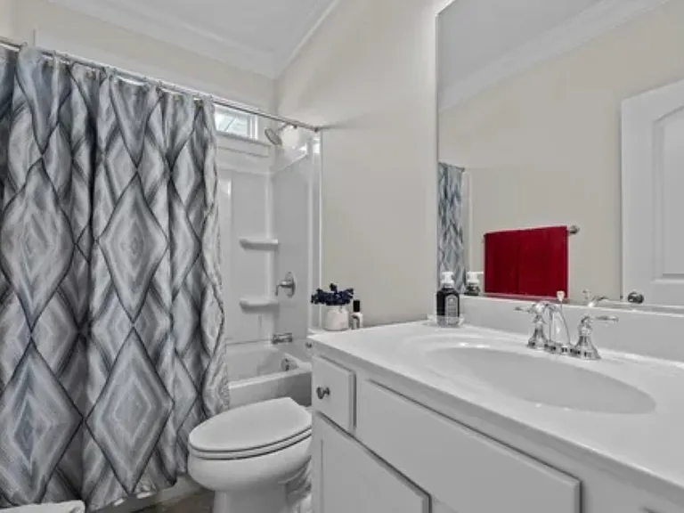 Saint Elizabeth Dr — Photo 5