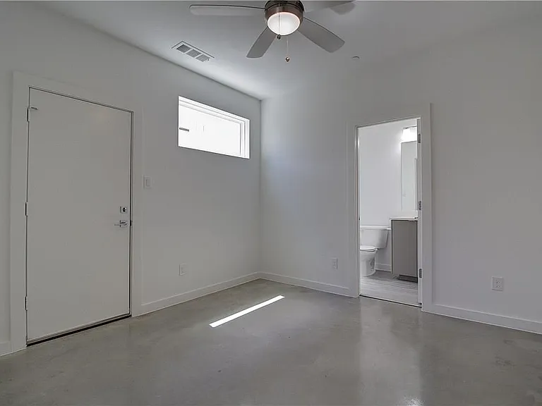 2310 N Carroll Ave #105 — Photo 3