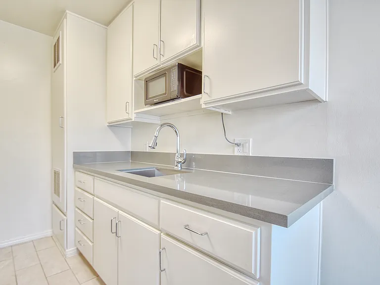 Lillian Way Apartments — Photo 11