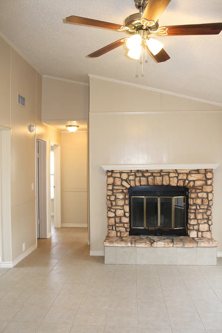 Move in ready! 3 Bedroom, 2 Bath, 2 Car Garage Home — Photo 2