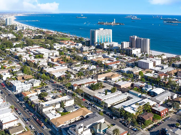 Newly Renovated Apartments In Prime Alamitos Beach — Photo 4