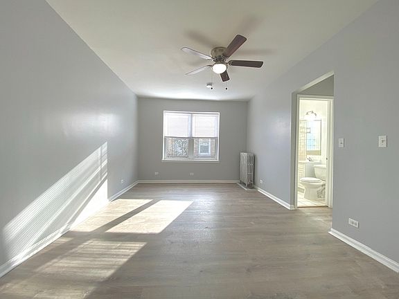 2nd image of 4031 N Kenmore Ave APT 305