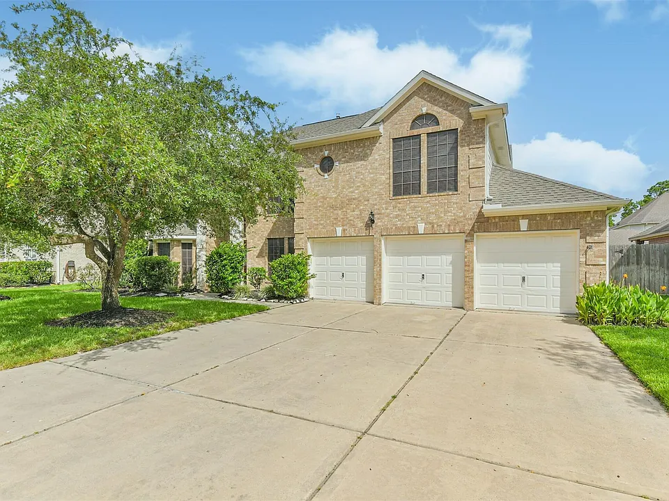11918 Mariposa Canyon Dr