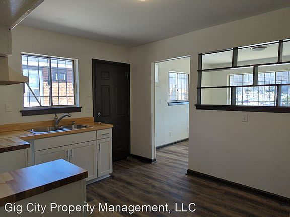 4th image of 869 N Chamberlain Ave