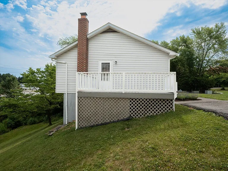 102 Linwood Ct — Photo 2