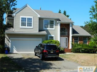 1 Woodmere Ct, Old Bridge, NJ 08857