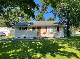 1008 5th St, Carrollton, IL 62016