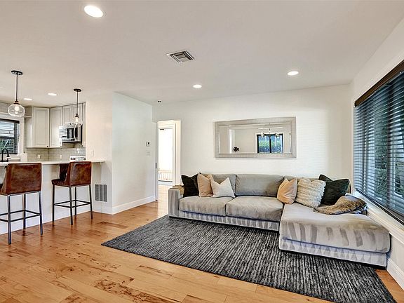 4th image of 4750 NE 8 Terrace