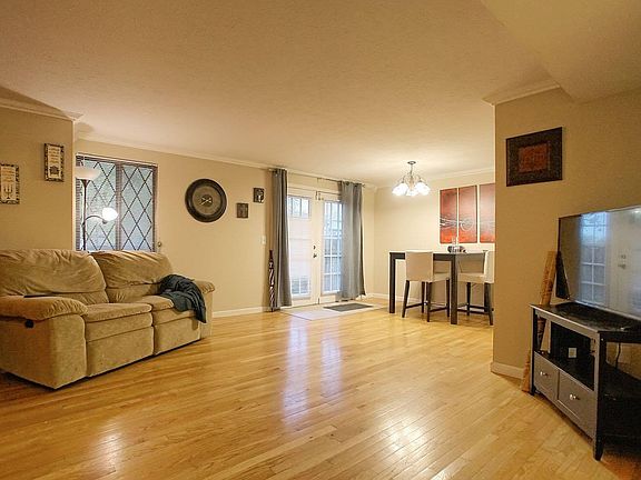 3rd image of 7433 Saxony Dr #248
