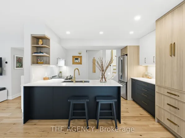 208 Niagara St #26, Toronto, ON M6J 3W5