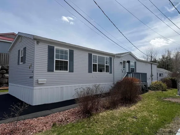 44 Clairmount Ave, Bridgewater, NS B4V 4C8