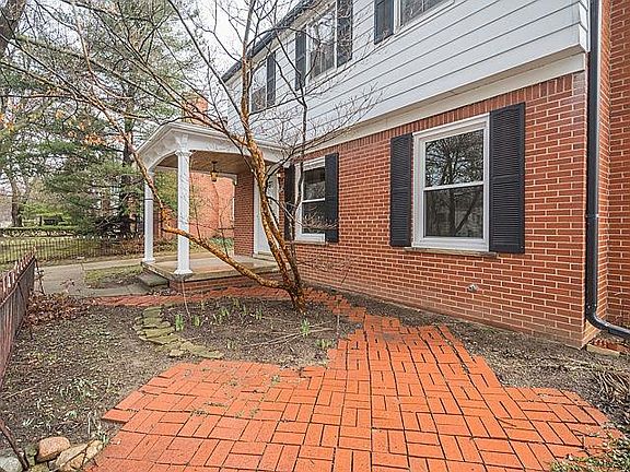 4th image of 1595 Woodland Dr