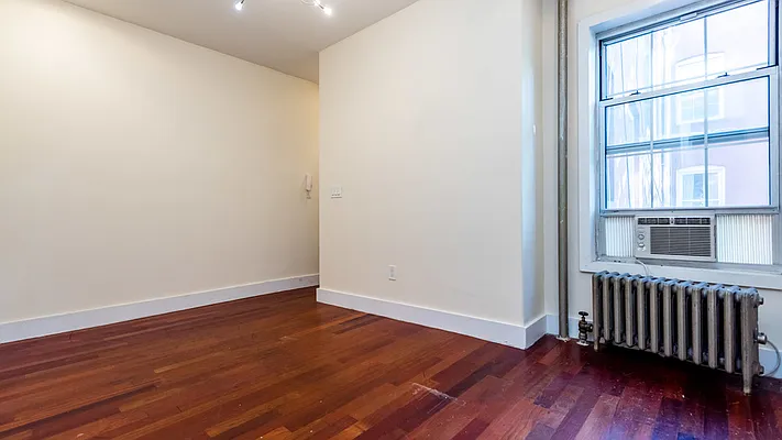 Rented by Nooklyn NYC LLC | media 10