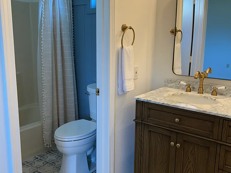 654 E Maple Pl — Photo 9