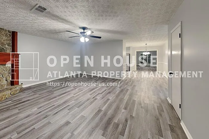 4 bed, 3.0 bath, 2100 sqft, $2,575 — Photo 3
