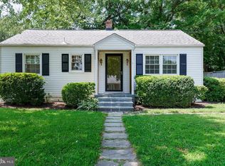 10215 Sager Ave, Fairfax, VA 22030