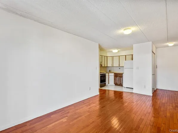 147-45 Barclay Avenue image 14 of 14