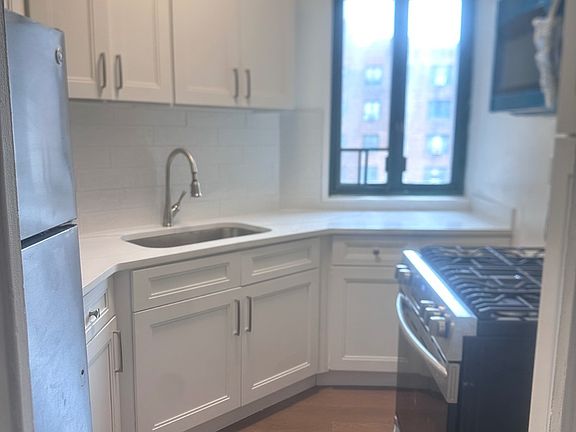 4th image of 1641 Metropolitan Ave APT 5C