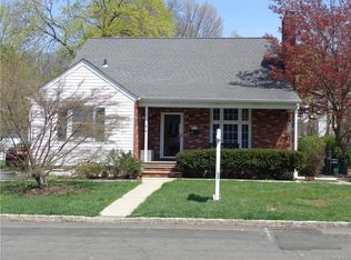 4 Hillside Ave, Suffern, NY 10901