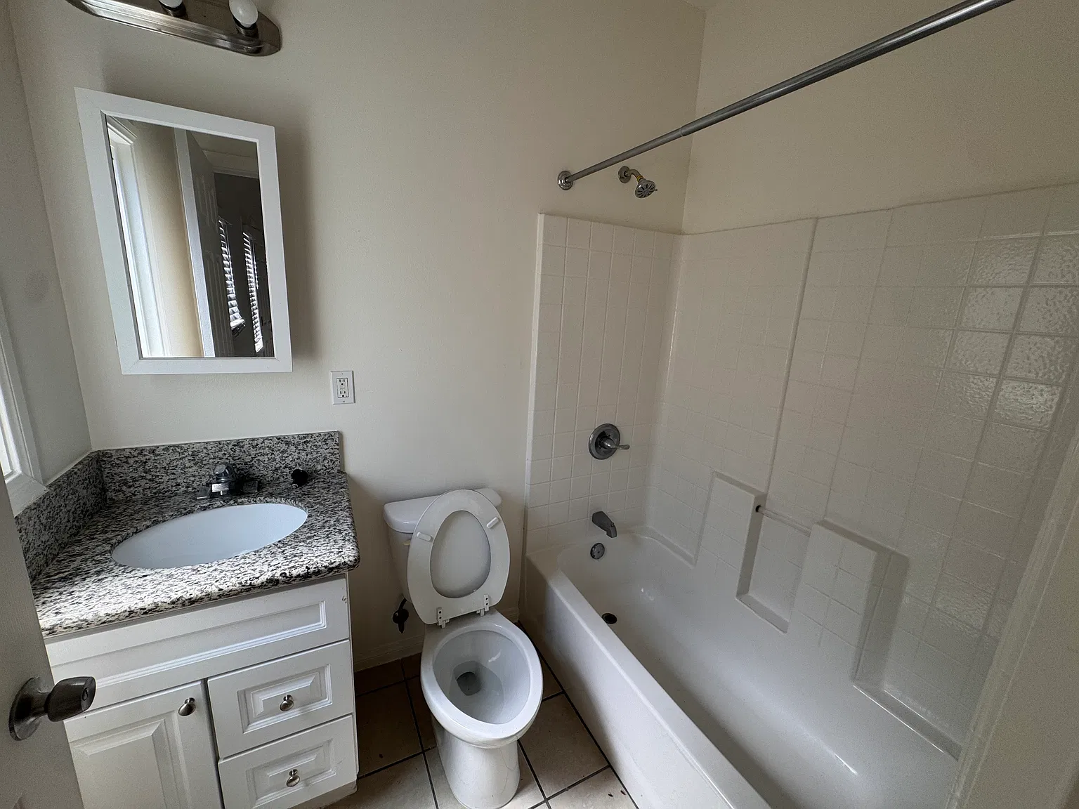 Studio, 450 sqft, $1,600 — Photo 4