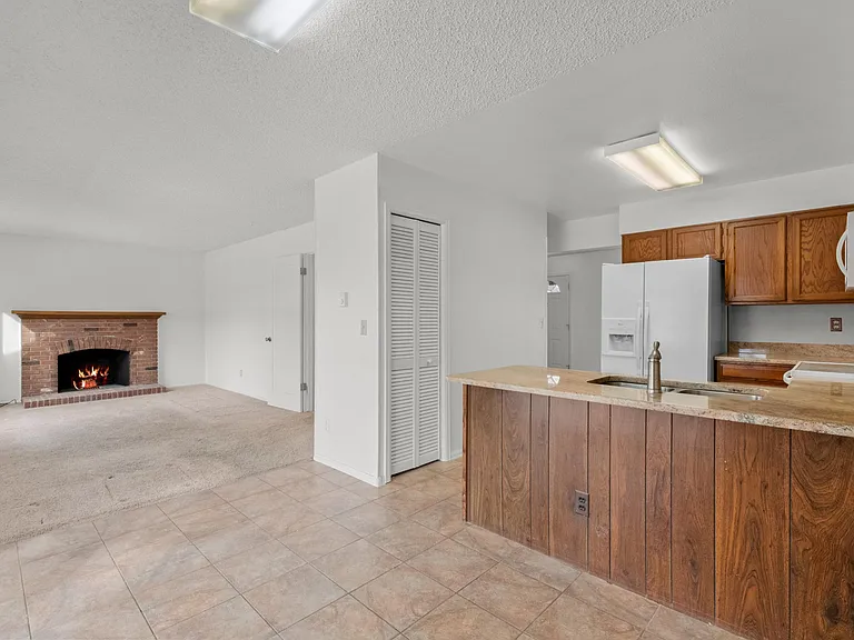 1009 S Lewiston Way — Photo 16