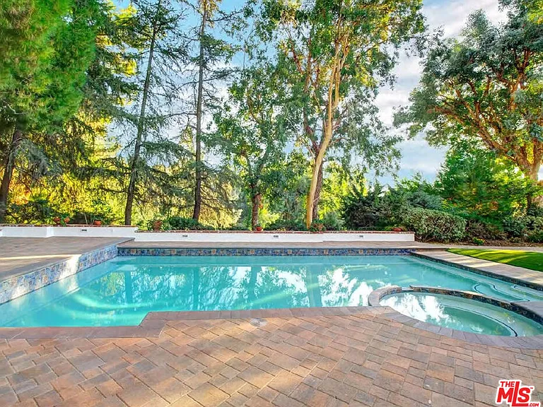 4732 Del Moreno Dr — Photo 32