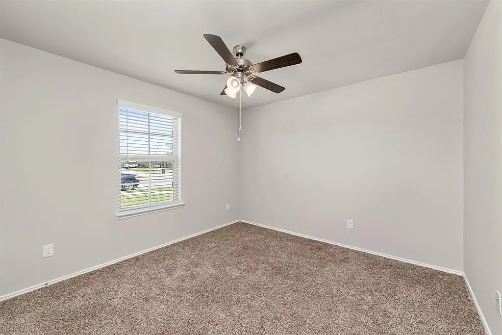 4 bed, 2.0 bath, 1860 sqft, $2,300 — Photo 4