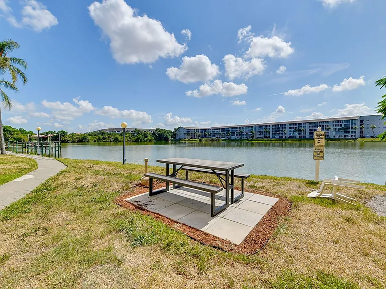 3817 Lake Bayshore Dr #4-ID1583821P — Photo 24
