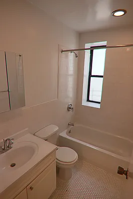 Rented by PMG Real Estate  | media 12