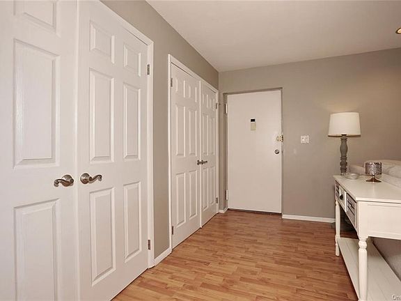 3rd image of 139 Country Club Ln