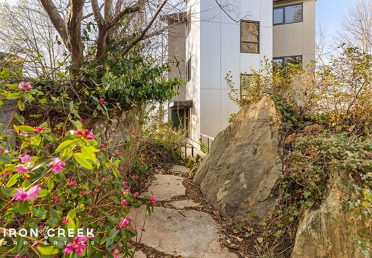 910 Rockhold Dr — Photo 22