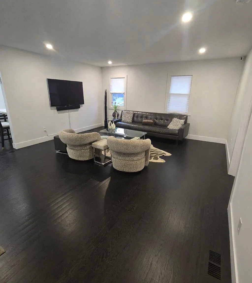 3 bed, 1282 sqft, $4,400 — Photo 2