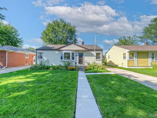 22705 Raymond St, Saint Clair Shores, MI 48082