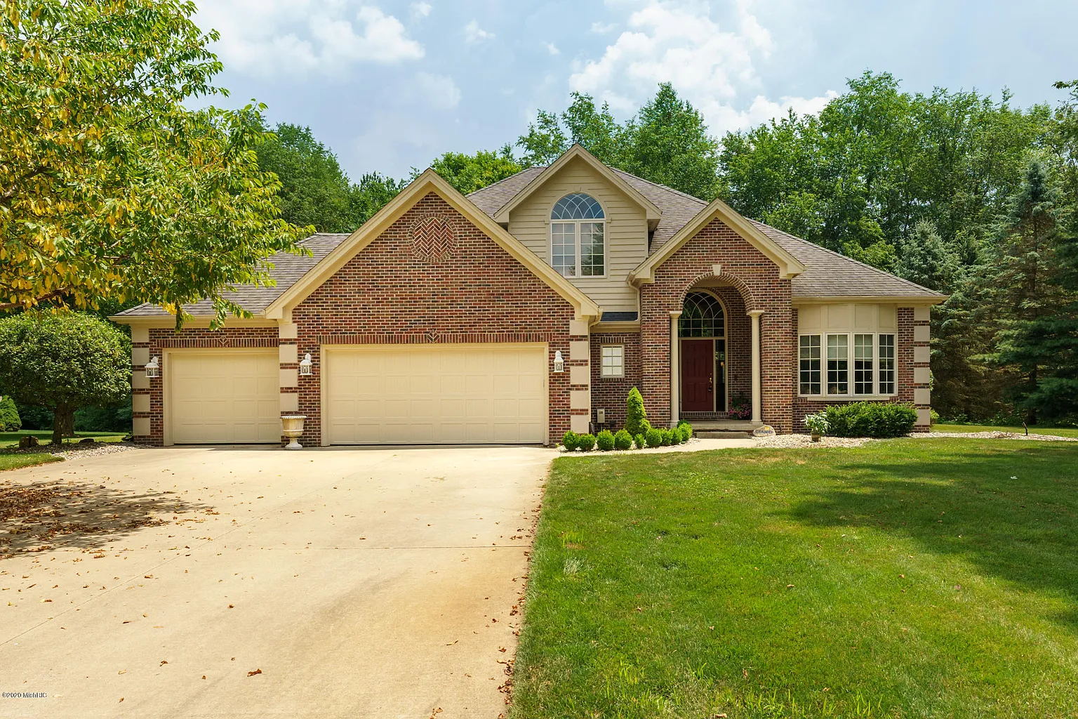 152 Steamburg Dr photo 1
