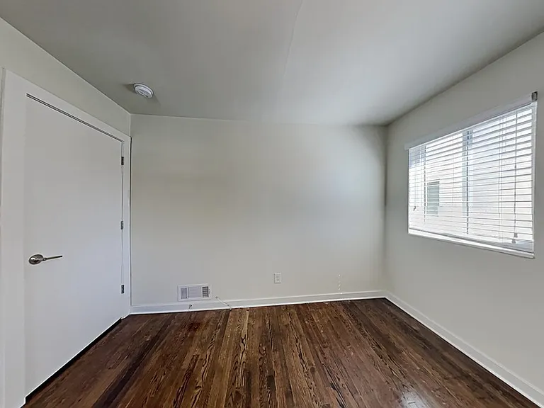 880 N Highland Ave NE #B4 — Photo 9