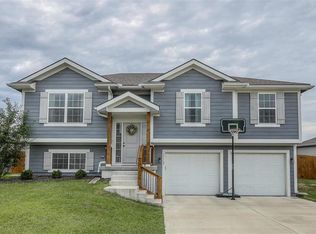 17169 S Kill Creek Rd, Gardner, KS 66030