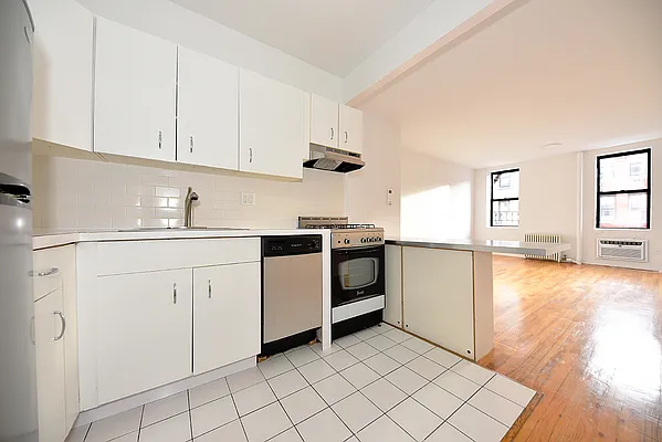 Rented by Buchbinder & Warren | media 8