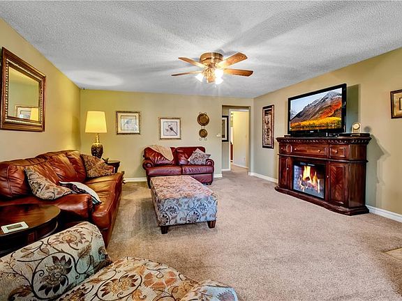 2nd image of 70 Leni Ln